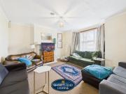 6 bedroom end of terrace house to rent