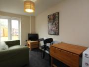 6 bedroom end of terrace house to rent