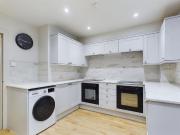 6 bedroom end of terrace house to rent