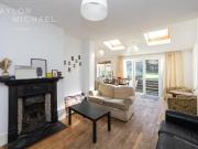 6 bedroom end of terrace house to rent