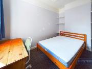 6 bedroom end of terrace house to rent