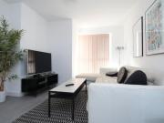 6 bedroom end of terrace house to rent