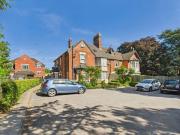 6 Bedroom Flat