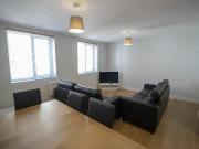 6 bedroom flat to rent