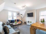 6 bedroom flat to rent