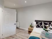 6 bedroom flat to rent