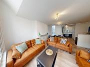 6 bedroom flat to rent