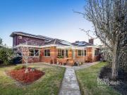 6 BEDROOM HOME IN PRIME CENTRAL LOCATION