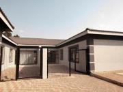 6 bedroom home with a 2 bedroom gran.