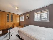 6 bedroom house detached