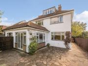 6 bedroom house detached