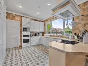 6 bedroom house detached