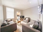 6 bedroom house for rent in 10 Cemetery Avenue,...