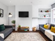 6 bedroom house for rent in Village Place, Leeds, LS4