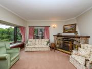 6 Bedroom House For Sale in Theescombe