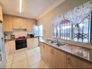 6 Bedroom House in Effingham