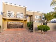 6 Bedroom House in Bendor