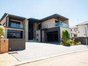 6 Bedroom House in Bendor