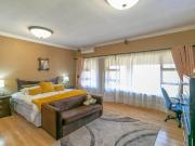 6 Bedroom House in Glen Marais