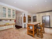 6 Bedroom House in Golden Hill