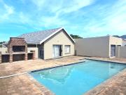 6 Bedroom House in Gonubie