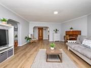 6 Bedroom House in Kini Bay