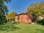6 Bedroom House in Melrose