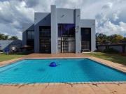 6 Bedroom House in Montana Park