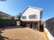 6 Bedroom House in Oakdene
