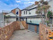 6 Bedroom House in Serengeti