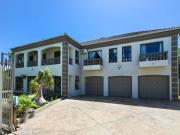 6 Bedroom House in Sunset Beach