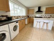 6 bedroom house share for rent in Northville Road,...