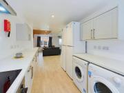 6 bedroom house to rent