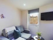 6 bedroom house to rent