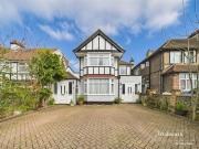 6 Bedroom House Wembley Greater London 94392052