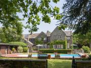 6 Bedroom Link Detached House