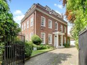 6 bedroom link detached house for sale