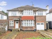 6 bedroom link detached house for sale