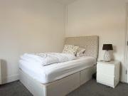 6 bedroom link detached house to rent