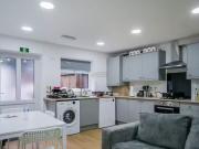 6 bedroom maisonette for rent in Bodmin Grove,...