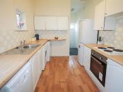 6 bedroom maisonette to rent