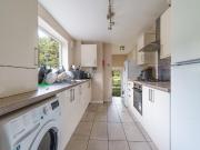 6 bedroom maisonette to rent