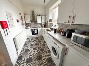 6 bedroom Maisonette to rent