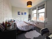 6 Bedroom Mid Terraced House for rent in Burchett...