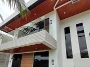 6 Bedroom modern style and spaciousHouse and Lot