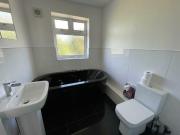 6 bedroom private hall to rent