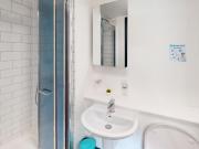 6 bedroom private hall to rent