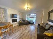 6 bedroom private hall to rent