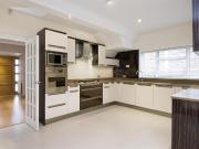 6 bedroom property in Spencer Drive, London, N2 £10,200...
