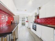 6 bedroom semi detached house for rent in Southall...